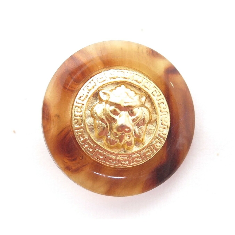 VINTAGE FAUX AMBER MARBLED LUCITE LIONS HEAD ORNATE GOLD PLATED BUTTON 18MM